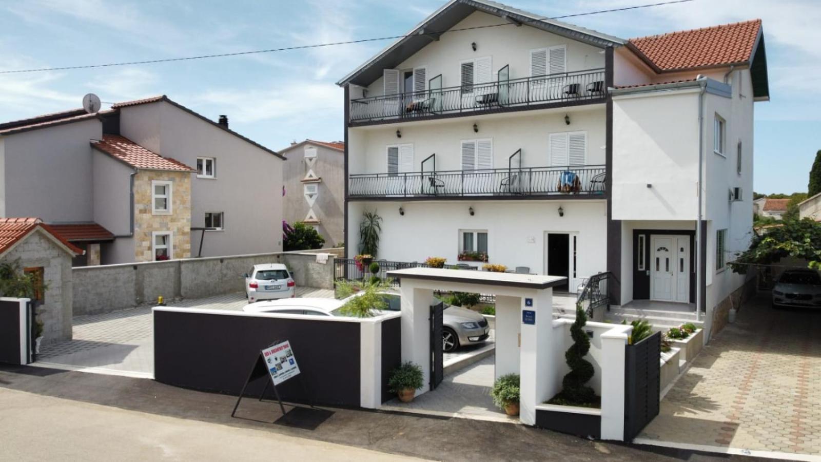 Bed & Breakfast Maki ビオグラード・ナ・モル エクステリア 写真